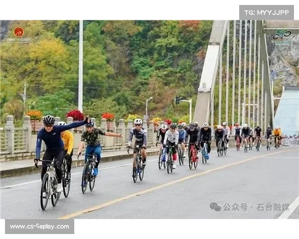 秋浦河畔烟雨朦胧,千余名骑手竞逐“牯牛降杯” 秋浦河畔烟雨朦胧,千余名骑手竞逐“牯牛降杯”